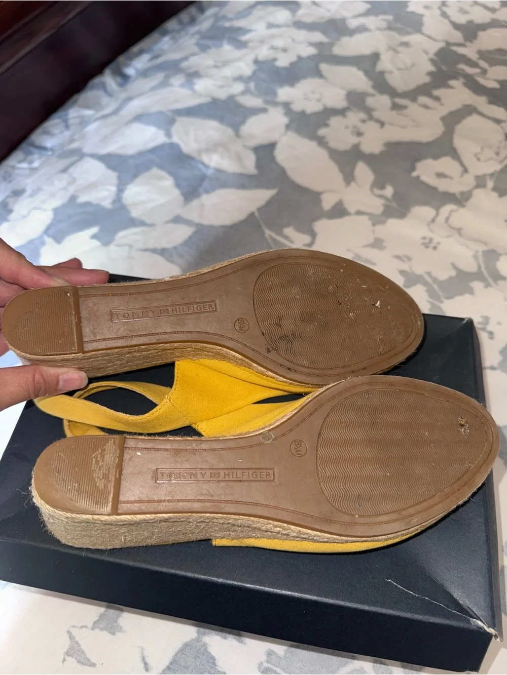 Tommy Hilfiger NHALIA2 Women’s 8.5 Yellow Espadrille Wedge Peep Toe Sandals